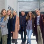 Martina Klein Instagram - Por separado creo que cada una tiene y ha tenido su brillo, su estrella, pero personalmente pienso que de lo más bonito que tenemos es lo que somos juntas. ¡Seguimos sumando experiencias! En este caso, como invitadas al programa @maestroscostura liderado por la genial @raquelsanchezsilva . Un día de reencuentro como una excursión del colegio para revivir batallitas y fabricar nuevas. @juditmasco @veroblume @laurasanchezofi @iamlauraponte @blancasuelves ¡Os quiero mucho! ¡Gracias @palomospain @lorenzocaprile @maria_escote @shineiberia por este bonito homenaje! Mañana martes lo podeis ver en @rtve ¿Os forrabais las carpetas con personajes de los 90’? (Modelos, actores, actrices, cantantes, deportistas)