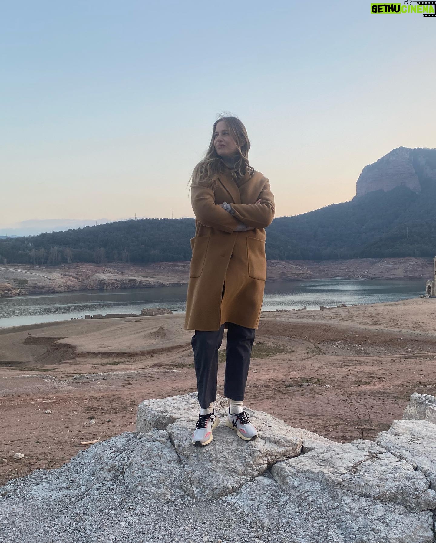 Martina Klein Instagram - Aquí un albumcete de algunos de mis momentos de #PlanetaR , este regalazo que me ha tocado y que tanto me está enseñando de la sostenibilidad y la crisis climática. . . Se emite todos los domingos al mediodía en La 2 de @rtvecatalunya , pero también se puede encontrar en A la carta de rtve.