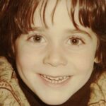 Martina Klein Instagram - Este pequeño ha cumplido 50 años y lo estamos celebrando, porque en todo este recorrido lo ha hecho muy muy bien. Ha cuidado y agrandado a su familia como eje principal de todas las cosas. Ha seguido su pasión y su vocación, y gracias a un enorme esfuerzo, sacrificio, y por supuesto, talento, lo han llevado a lo más alto. Ha sabido valorarlo, disfrutarlo y ser agradecido. Ha respetado a todas las personas que han formado parte de su vida, por eso hoy la gente le quiere y le respeta tanto. Y yo quiero celebrarlo porque soy espectadora y partícipe de todo el bien que genera a su alrededor. Feliz cumple, @alexcorretja74 mi amor, ¡qué privilegio ser tu hogar! ¡Muchas gracias por todo! ¡Sigue disfrutando de la preciosa vida que has construido! ¡Te amamos!