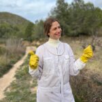 Martina Klein Instagram - Aquí un albumcete de algunos de mis momentos de #PlanetaR , este regalazo que me ha tocado y que tanto me está enseñando de la sostenibilidad y la crisis climática. . . Se emite todos los domingos al mediodía en La 2 de @rtvecatalunya , pero también se puede encontrar en A la carta de rtve.