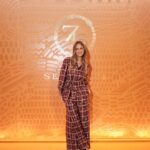 Martina Klein Instagram - Anoche sobrevolé el Pabellón Mies Van Der Rohe a lomos del dragón más maravilloso de @bulgari , ese que después se abrazó a mi cuello, en una noche preciosa a ritmo de jazz y rodeada de gente bonita. Gracias familia Bulgari por invitarme a celebrar el 75 aniversario de vuestra fascinante Serpenti 🐍💛. . Mi traje de @carolinaherrera ❤️