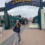 Martina Klein Instagram - Venía diciendo, hasta que instagram ha decidido publicar mi carrusel sin texto (qué rabia da eso) que han sido unos días increíbles para toda la familia en #DisneylandParis. Personalmente era mi primera vez en Disney y he tenido la enorme suerte de estrenarme por la puerta grande en el universo de la fantasía gracias a @Disneydestinos y sus hadas madrinas 🧚🏿🧚🏾‍♀️🧚🏼‍♂️, que nos han cuidado tan bien y nos han hecho multiplicar por mil la intensidad de la experiencia. Nos volvemos muy felices y agradecidos y ojalá sea hasta muy pronto.