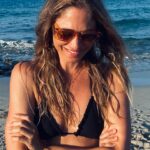 Martina Klein Instagram - Mis verakinis ❤️👙☀️ - No hay rocas suficientemente pinchudas si la foto es buena (corre haz la foto rápido 😬!) - Perdiendo la cuenta del día que es..: lunes… domingo…jueves? ¡Bendito verano! - un dos tres metiendo tripahhh - mi pulpita 🐙❤️ - ¡esa madre haciendo piscinas de arena ✌🏼😅! . . Agradecimiento especial a mis fotograf@s ocasionales: Las Érikas 👧🏼👩🏼 💕 @erika_yglesias y @alexcorretja74 , que cuando se pone, me hace fotones❤️!