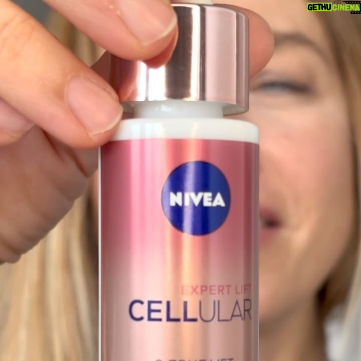 Martina Klein Instagram - Para que yo me decida a hacer #publi en un post es porque realmente merece la pena, sobre todo si además viene de la mano de @nivea_es , la de toda la vida 💙 Llega lo que para mí va a ser una revolución en mi #skincare diario, y es el Celular Serum Lift con un ingrediente muy innovador: el Bakuchiol. Es una alternativa al Retinol, igual de eficaz pero más suave con la piel. Después de tres semanas puedo decir que, efectivamente, no descama, reafirma, hidrata, nutre y gracias a su textura ultraligera deja una sensación fresca y muy muy agradable en la piel. ¿Me ha gustado el producto y te invito a probarlo? ¡SI, absolutamente! #publi #SerumBakuchiol #NIVEACellular