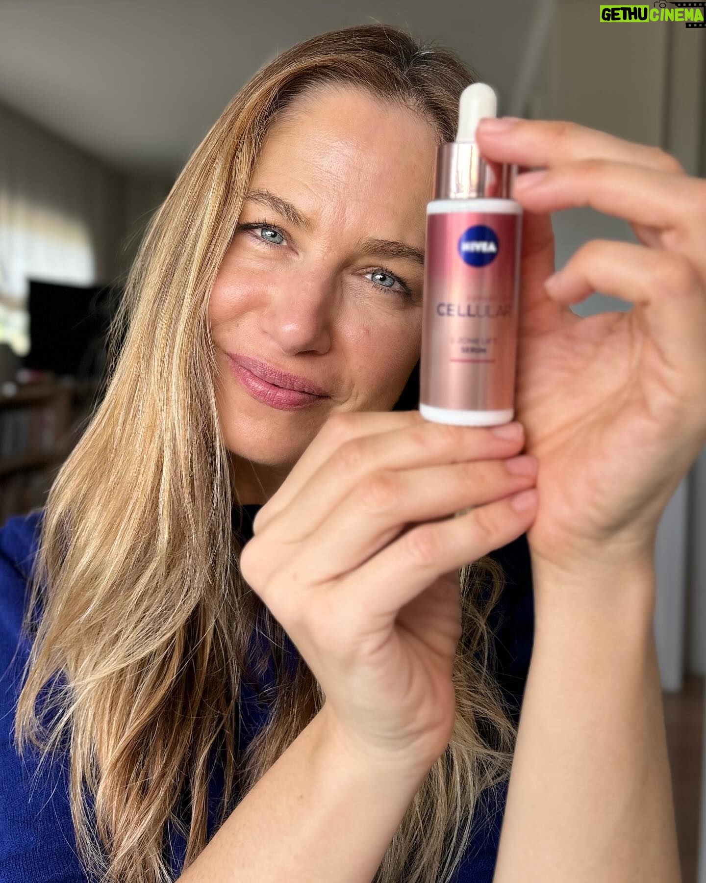 Martina Klein Instagram - Para que yo me decida a hacer #publi en un post es porque realmente merece la pena, sobre todo si además viene de la mano de @nivea_es , la de toda la vida 💙 Llega lo que para mà va a ser una revolución en mi #skincare diario, y es el Celular Serum Lift con un ingrediente muy innovador: el Bakuchiol. Es una alternativa al Retinol, igual de eficaz pero más suave con la piel. Después de tres semanas puedo decir que, efectivamente, no descama, reafirma, hidrata, nutre y gracias a su textura ultraligera deja una sensación fresca y muy muy agradable en la piel. ¿Me ha gustado el producto y te invito a probarlo? ¡SI, absolutamente! #publi #SerumBakuchiol #NIVEACellular