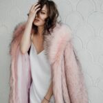 Marusya Klimova Instagram - Шубочное 🦄 Фото @kseniya.pecherskih Muah @tsareva.beauty #марусяклимова #портрет