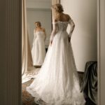 Marusya Klimova Instagram - История одного свадебного платья 👰 Оно само меня нашло, прилетело прямо домой в руках волшебниц @estelavia_wedding_dress Знаете, как в Гарри Поттере, когда не волшебник выбирает палочку, а она его 🪄 Фотографии @yulianart