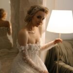 Marusya Klimova Instagram - История одного свадебного платья 👰 Оно само меня нашло, прилетело прямо домой в руках волшебниц @estelavia_wedding_dress Знаете, как в Гарри Поттере, когда не волшебник выбирает палочку, а она его 🪄 Фотографии @yulianart