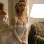 Marusya Klimova Instagram - История одного свадебного платья 👰 Оно само меня нашло, прилетело прямо домой в руках волшебниц @estelavia_wedding_dress Знаете, как в Гарри Поттере, когда не волшебник выбирает палочку, а она его 🪄 Фотографии @yulianart