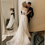 Marusya Klimova Instagram - История одного свадебного платья 👰 Оно само меня нашло, прилетело прямо домой в руках волшебниц @estelavia_wedding_dress Знаете, как в Гарри Поттере, когда не волшебник выбирает палочку, а она его 🪄 Фотографии @yulianart