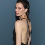 Marusya Klimova Instagram - II премия гильдии кастинг-директоров ✨✨✨ Шикарная и домашняя, торжественная и уютная, такая важная и нужная! Пусть будет такой долгие годы ❤️ Платье @namelazz Украшения @attribute__shop Образ @ma.and.mi Pr @pritulenkopr Фото @ugolphoto @iliazolkin