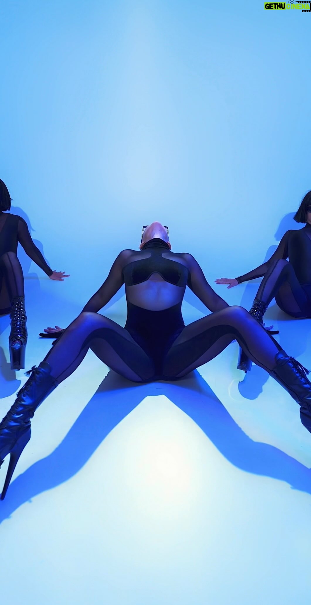 Maruv - 5K Likes - Favourite part of the song π
#OnFleekBaby #maruv #maruvofficial #shlakoblochina