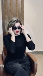Maruv Instagram - Thanks God that I’m as posh as luck 😎