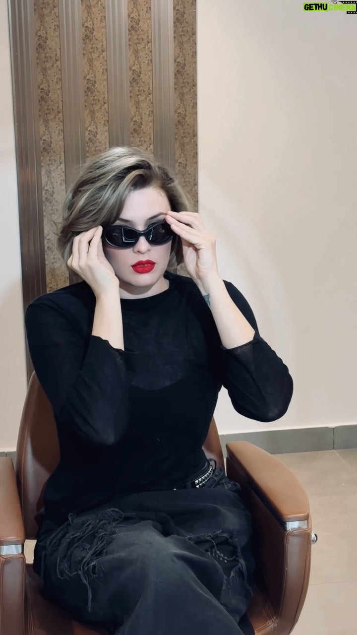 Maruv - 5.9K Likes - Thanks God that Iβm as posh as luck π