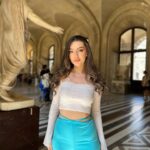 Marwa Karam Instagram – هلو حبايبي 💕 بما انو العيد عالابواب اني و @revolvemena حبينا نهديكم 20% خصم باستخدام كود MARWA20 لما تتسوقون من عندهم لحد يوم 25 June فلحقو نفسكم ولا تنسون تدزولي لوك العيد 😍