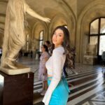 Marwa Karam Instagram – هلو حبايبي 💕 بما انو العيد عالابواب اني و @revolvemena حبينا نهديكم 20% خصم باستخدام كود MARWA20 لما تتسوقون من عندهم لحد يوم 25 June فلحقو نفسكم ولا تنسون تدزولي لوك العيد 😍