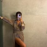 Marwa Merazka Instagram - J’espère que vous avez tous passé une bonne rentrée 📚 je vous avoue que je suis toujours sous le soleil ☀️la rentrée pour moi sera en octobre 🥰