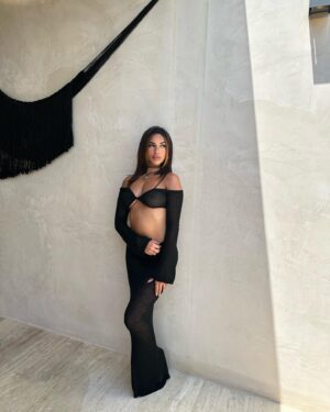 Marwa Merazka Instagram - Mon ensemble vient de chez @boohoo les nanas 🖤