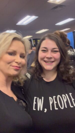 Mary Lynn Rajskub Instagram - Last day of Steel City Con ! Great people out here. Thanks to everyone who came out to get photos and autographs . So cool!