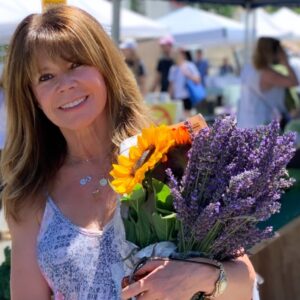 Mary-Margaret Humes Instagram - #sundayvibes Grateful for our neighborhood #farmersmarket 🌞🌻 Have a beautiful day everyone… 💛💚💜#buylocal #supportlocal