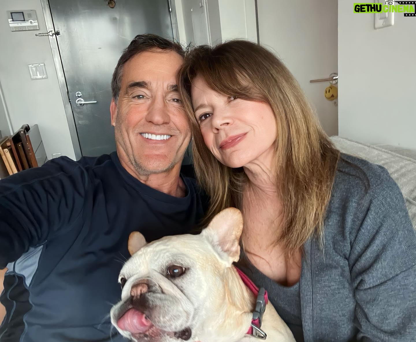Mary-Margaret Humes - 10.1K Likes - Early morning #nyc with @johnwesleyshippjr … what a wonderful way to wake up … coffee and #puppykisses #dawsonscreek 25 years later #foreverfriends ❤️