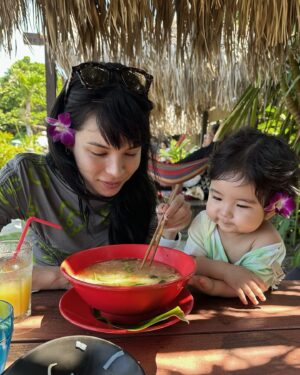 Mary Sara Instagram - 沖縄に住んでる妹と姪っ子に会いに🌺👶🏻🍼

美ら海水族館の近くにある
亜熱帯茶屋でお昼

高台で海見渡せて
ハンモックあって
天国だった

姪っ子には、
よしよしされてると願いたい。笑

ハッピーモア市場も寄って野菜たくさん東京に送って
ビーツジュース飲みながら空港

#沖縄