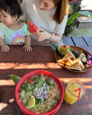 Mary Sara Instagram - 沖縄に住んでる妹と姪っ子に会いに🌺👶🏻🍼

美ら海水族館の近くにある
亜熱帯茶屋でお昼

高台で海見渡せて
ハンモックあって
天国だった

姪っ子には、
よしよしされてると願いたい。笑

ハッピーモア市場も寄って野菜たくさん東京に送って
ビーツジュース飲みながら空港

#沖縄