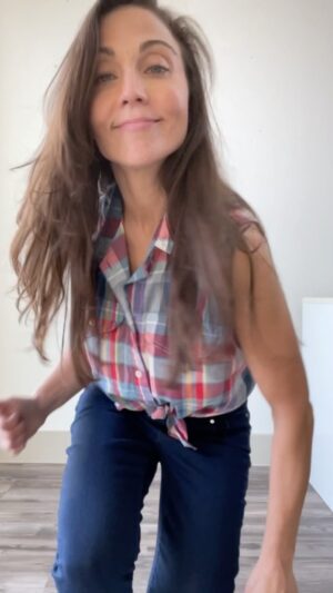 Mary Padian Instagram - My go-to @rekucciclothing Skinny Pull-On Jeans with 5 Pocket Styling. Simply a must have for anyones wardrobe. They are flattering, comfortable, affordable and keep their shape no matter how active your day. Go to Rekucci.com and use code “MARY20” for 20% off your order. #rekucci #rekucciclothing #rekuccistyle #marysfinds #go-to #fashion