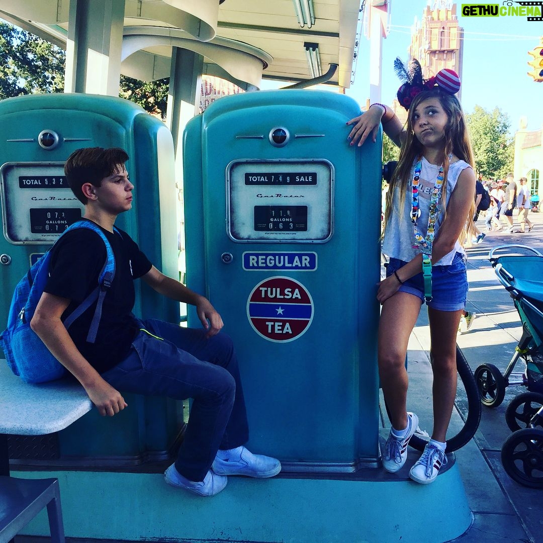 Mary Padian Instagram - With these hooligans @brandipassante @jarrodschulz and kiddos at @disneyland #storagewars #ionlyrunforMICKEY #mysecondfam @aetv