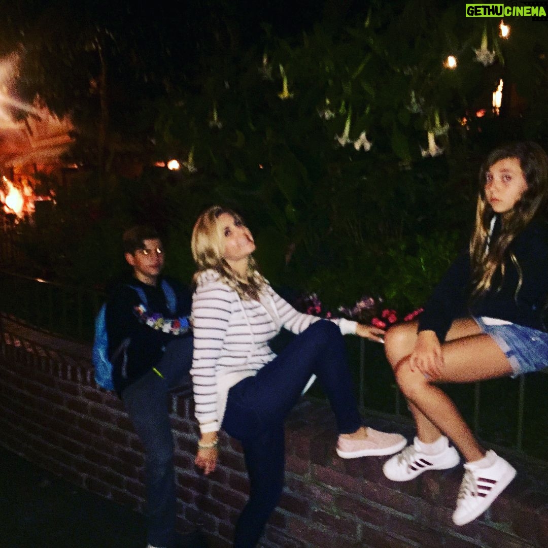 Mary Padian Instagram - With these hooligans @brandipassante @jarrodschulz and kiddos at @disneyland #storagewars #ionlyrunforMICKEY #mysecondfam @aetv