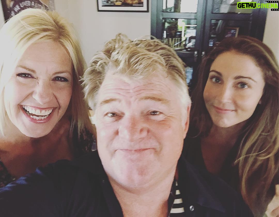 Mary Padian Instagram - With these great peeps @americanauctioneers @paytheladylaura @celebrityauctioneers today filming another great episode for #storagewars !! @aenetworks #marysfinds #teammary @marys_finds