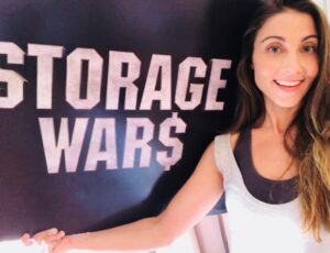 Mary Padian Instagram - Tonight all new Ep of #storagewars @aetv !! @marys_finds #teammary #skillz #marysfinds #storage #rummage #vintage #lockers #auction #treasures