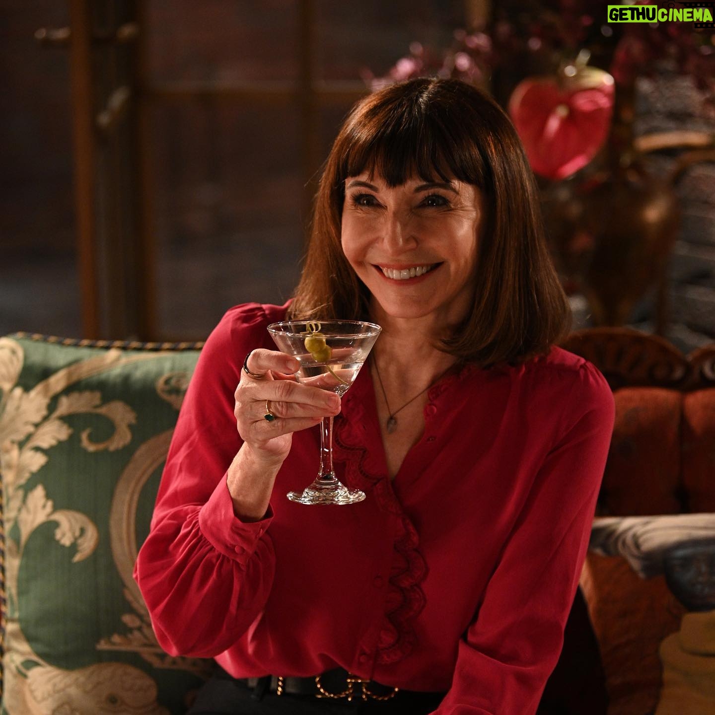 Mary Steenburgen Instagram - I know this is usually @teddanson’s thing, but CHEERS to an all-new #ZoeysPlaylist tonight on @nbc! 🍸