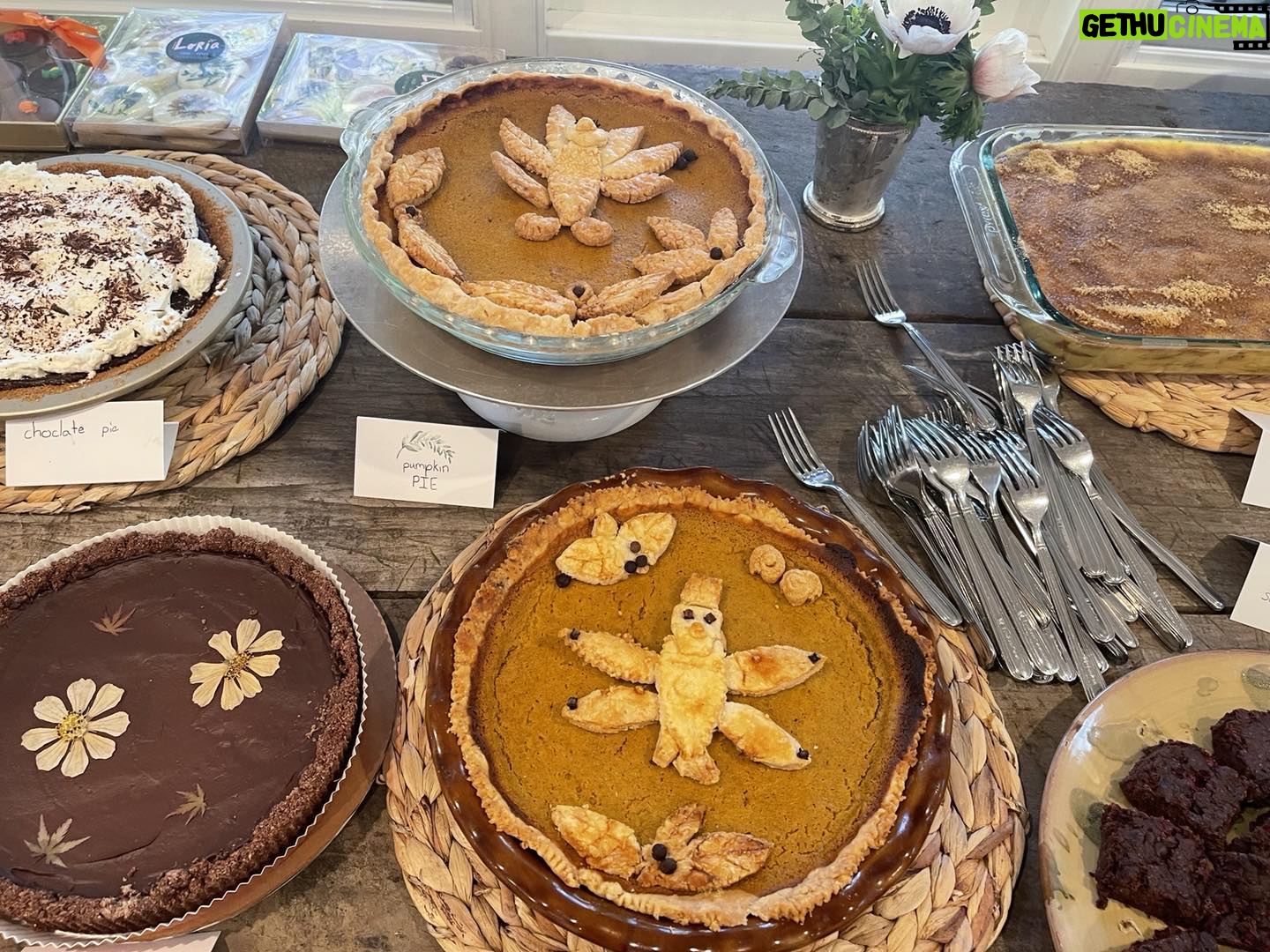 Mary Steenburgen Instagram - Before the dessert orgy. #turkeysifyouarewondering