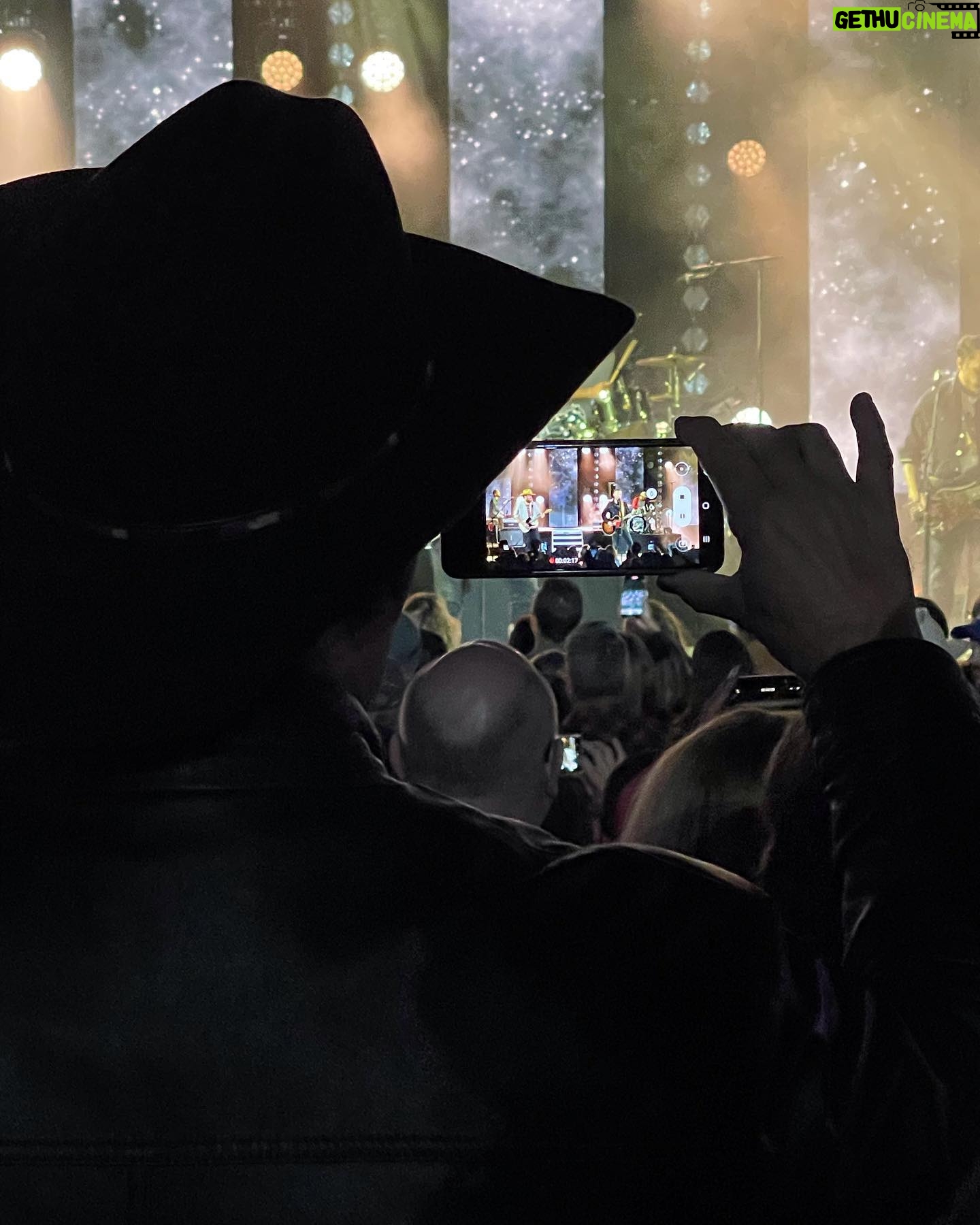 Mary Steenburgen Instagram - I peeped out of my hiding hole last night and went to a concert. The Brothers Osborne concert was pretty miraculous. TJ’s incomparable voice and John playing the guitar like a man possessed. They would be mesmerizing to me even if they weren’t two of my best friends in the world. But, knowing them and their family, and everything that has made up this journey to headlining at The Greek; well that’s just a thrill. I don’t think I ever took music for granted, but the joy I felt after a year and a half of no live music was profound. And yes, @charliemcdowell, I know it says Rothers Osborne. #TheGreek #BrothersOsborne #vaccinatedonlyvenue #openairvenue