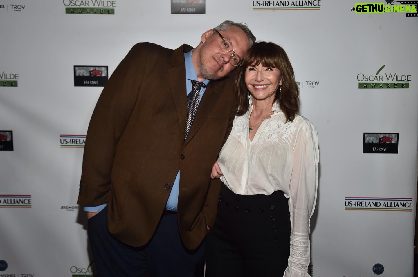 Mary Steenburgen Instagram - It was so good to see my friend Adam McKay and to celebrate his Irish roots by presenting him with an Oscar Wilde Award! #StepBrothers #USIrelandAlliance #OscarWildeAwards