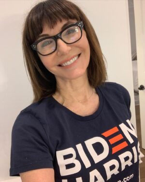 Mary Steenburgen Instagram - Thank you @joebiden and @drbiden and @kamalaharris and @douglasemhoff for making us proud. It’s not just that you made it across the finish line, it’s the dignity and inclusiveness that you ran the race with. I am praying for the healing of all of our differences and I’m grateful as all get out to be an American.