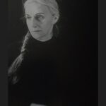 Maryam Boubani Instagram – #چهل و چند سال رنج، رنگی به موهای من نگذاشته، اما همین سپیدی را از اجبار روسری می رهانم به احترام وبرای همراهی باهمه #زنان و#دخترانِ#وطنم

#مهساامینی
#همه_دختران_من_همه_دختران_دلیرایران