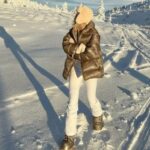 Maryam Kavyani Instagram – .
برف مانند شکوفه بر هر جا که بنشیند همه چیز را زیبا میکند…⭐️
#مریم_کاویانی #زیبایی_طبیعت