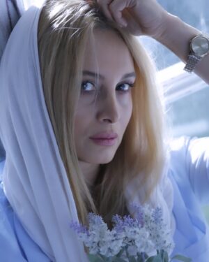 Maryam Kavyani Instagram - .

زندگی گذراندن روزهایست که متعلق به توست ، فردا یا شاید باشد یا نباشد.
……..
من به آینده طوری نگاه میکنم که اگر بودم ،  جا نمانم.
………
#باور#مریم_کاویانی#زندگی
@instagram 
#artist 
#photography