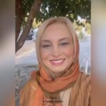 Maryam Kavyani Instagram - . در فراز و نشیبهای مسیر عمرم مدتی را در بدترین شرایط سپری کردم خدایا شکرت برای آن دوران سخت که از نظر کرامت انسانی بسیار تلخ و سیاه بود. شکر میکنم چون از وجود ذاتی خودم که تو در آن نفس قدرت و اراده و صبوری را دمیدی ، پخته و آگاه تر از آن بیرون آمدم و از آن زمان به بعد یک توشه بسیار با ارزش را هرگز از خودم دور نمیکنم… و این تجربه من را تنهاتر کرد اما به خودم وتو نزدیکتر… توشه من ، وجودخودم و ارزشهایست که تو به من هدیه دادی و مهمتر از آن نظر تو وچرخه زندگی است . که باور دارم چرخش به دور آدمهای صبورو پر تلاش درخشان میچرخد. …………. #دلنوشته_کاویانی#مریم_کاویانی #هنرمندان_ایرانی #دکلمه#صدای_ماندگار