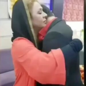 Maryam Kavyani Instagram - . 🖤🖤🖤 من دیگه تحمل ندارم دیدن غم و مصیبت و این همه اخبار تلخ و ترسناک ، مرگ آور است. نه تنها همدردی چاره کار نیست،حتی تسکین قلب شکسته هم نمیشود…😔🖤 افق امیدمان غبار گرفته…🖤 خدا را بلندتر صدا کنیم. 🚫مدتی از اینستاگرام فاصله میگیرم… منرا ببخشید. @nasrinmoghanloo #تسلیت