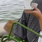 Maryam Kavyani Instagram – .

همه ما سکوت در کنار برکه ایی خلوت
با دمنوشی سلامت و وجدانی آسوده را آرزومندیم
و
این راحت ترین انتخاب خوشبختی است
………..
هر چنده دغدغه های روزمره که بیشترینش تورم و گرانیست اجازه این فرصت را از ما گرفته ولی ، آفرین به کسانی که مابین این دغدغه ها ساعاتی را به مغز و روحشان استراحت میدهند.
………………..
#مریم_کاویانی#مردم_شریف_ایران #دلنوشته#زندگی_خوب #دغدغه_مردم