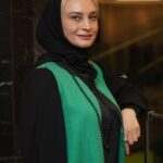 Maryam Kavyani Instagram - . انتخاب من سادگی همراه با کیفیت است تا همیشه حس خوب برایم بماند…🛍️ ………….. @iranzaminmezon @mahnoushteymourzadeh @nargesshoseinian @atefehbabaei__ 📸 مراسم اکران خصوصی عشق کوفی @kufis_love @hassan.akhondpour #زنان_موفق #زنان_کارآفرین #تولیدات_داخلی #زنان_طراحی_لباس