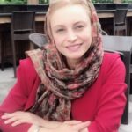Maryam Kavyani Instagram – .

من سفره هفت سین نمیچینم..
سفره دلمو میچینم..
هفت آرزوی مهم زندگیمو…
برای رسیدنشون نا امید نمیشم…
رها و آزاده تلاش درست و به موقع ام را انجام میدم.
اگر هر آنچه مال من باشد ، رسیدنم به آن پاداش درست عمل کردنم است
و اگر هر آنچه که مال من نباشد
تلاشم و نرسیدنم من را منطقی تر و قوی تر میکند.
……..
#دلنوشته_کاویانی#نوروز#مریم_کاویانی
#سال_۱۴۰۳ #هنرمندان_ايراني