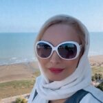 Maryam Kavyani Instagram – .
گاهی اوقات قلم به زمین
افکار خاموش
زبان بسته
و
قلبم را استراحت میدهم

(رهایی و معلق …)

و با نفسی تازه حرکت را ادامه میدهم  به سوی زندگی…⭐️
…..
#دلی#دلنوشته_کاویانی#سکوت#قدرت_صبر
@instagram