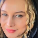 Maryam Kavyani Instagram – .
#خوشبختی ✨🙏

چه خوشبختیم و آرام 
وقتی …

توکل میکنیم به خدا☑️
اعتماد میکنیم به نشانه ها☑️
توجه میکنیم به فرصت ها☑️
لذت میبریم از داشته ها☑️
تلاش میکنیم برای آرزوها☑️
و مهمتر از همه…
دوری میکنیم از آدمهای اشتباه☑️

#دلنوشته_های_من #دلنوشته_کاویانی