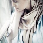 Maryam Kavyani Instagram - . معنای واژه رها باش ،چقدر تغییر کرده است…! دهان حرف میزند ، هر چیزی را میگوید…! گوش میشنود و هر قضاوتی میکند…! چشم میبیند اما پندی نمیگیرد…! بدن در حرکت است به هر جا و هر سوی میرود غیر از مقصد…! اما خبری از تفکر ، که اساس خلق زندگی موفق و قلب تپنده که نبض عشق ورزیدن میباشد نیست… آگاه باشیم که… این گونه رهایی مقصدش رسوایی است… ……… #دلنوشته_کاویانی#مریم_کاویانی#دکلمه#قلم_ماندگار#بازیگران_ایرانی