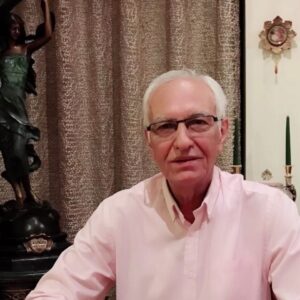 Maryam Kavyani Instagram - .

سلام بابا جونم سلام❤️
سومین سال است که شمع تولدتون ، بدون نفس شما خاموش میشود…
این روزها دیگر نگران رنج کشیدن شما از شنیدن اخبار بد نیستم…
بی شک جای شما از ما بهتر است.
برایمان دعا کنید و تولدتون مبارک🌟
#پدران_آسمانی #پدر_دختری #تولدت_مبارک #عشق #خانواده_عشق