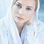 Maryam Kavyani Instagram – .
زیبایی برای من :
نظم و سادگیست، تقارن در زندگیست، هدف برای سازندگیست، همیاری برای خوشحالیست 
چیزی که در حواشی ما کم شده و بعد میگوییم نمیدانیم چرا حالمان خوب نیست؟!
……
#زندگی_سالم #حال_خوب_ساختنی_است #مریم_کاویانی